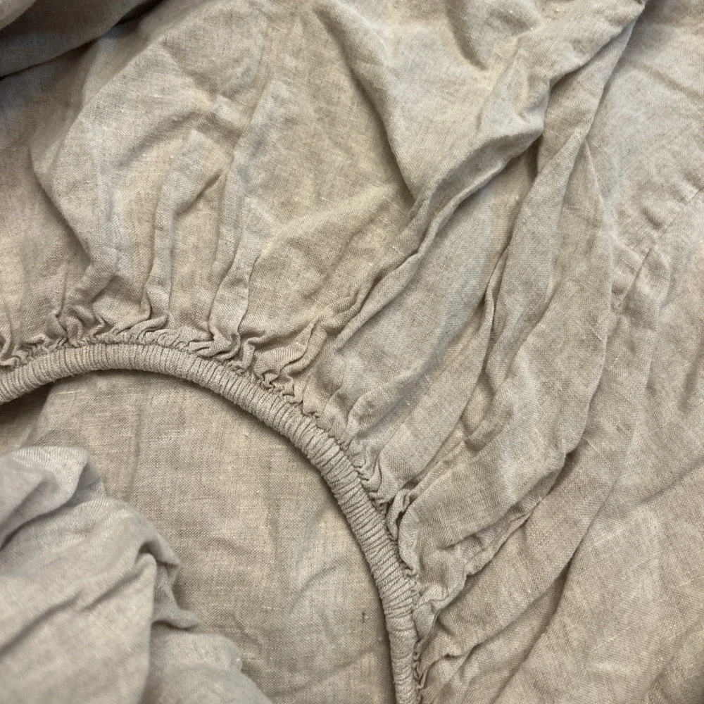 Pottery Barn Belgian Flax Queen Size Fitted Sheet Only in Natural / Beige